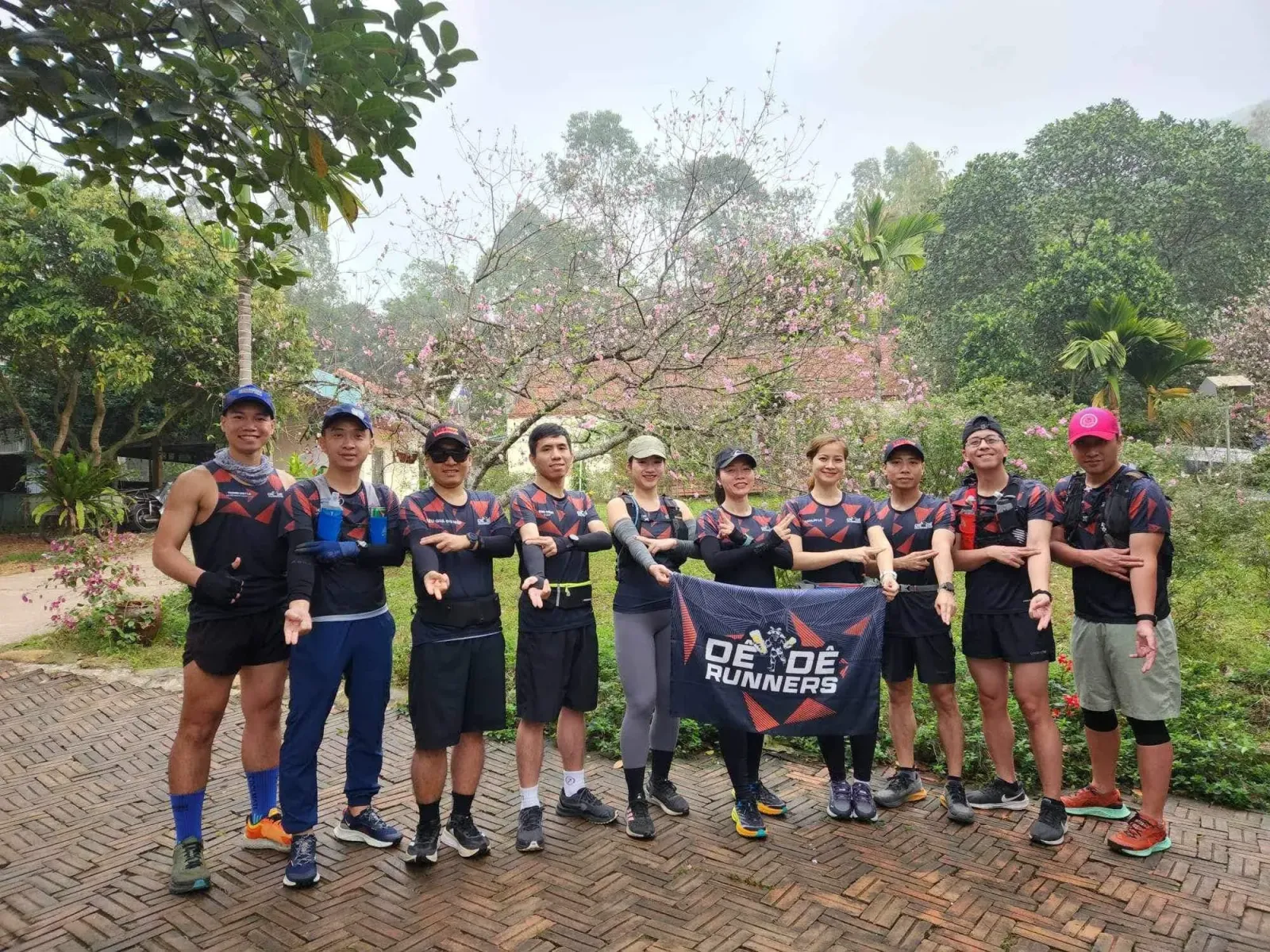 Dê Dê Runners — De De & Ham Lon Trail